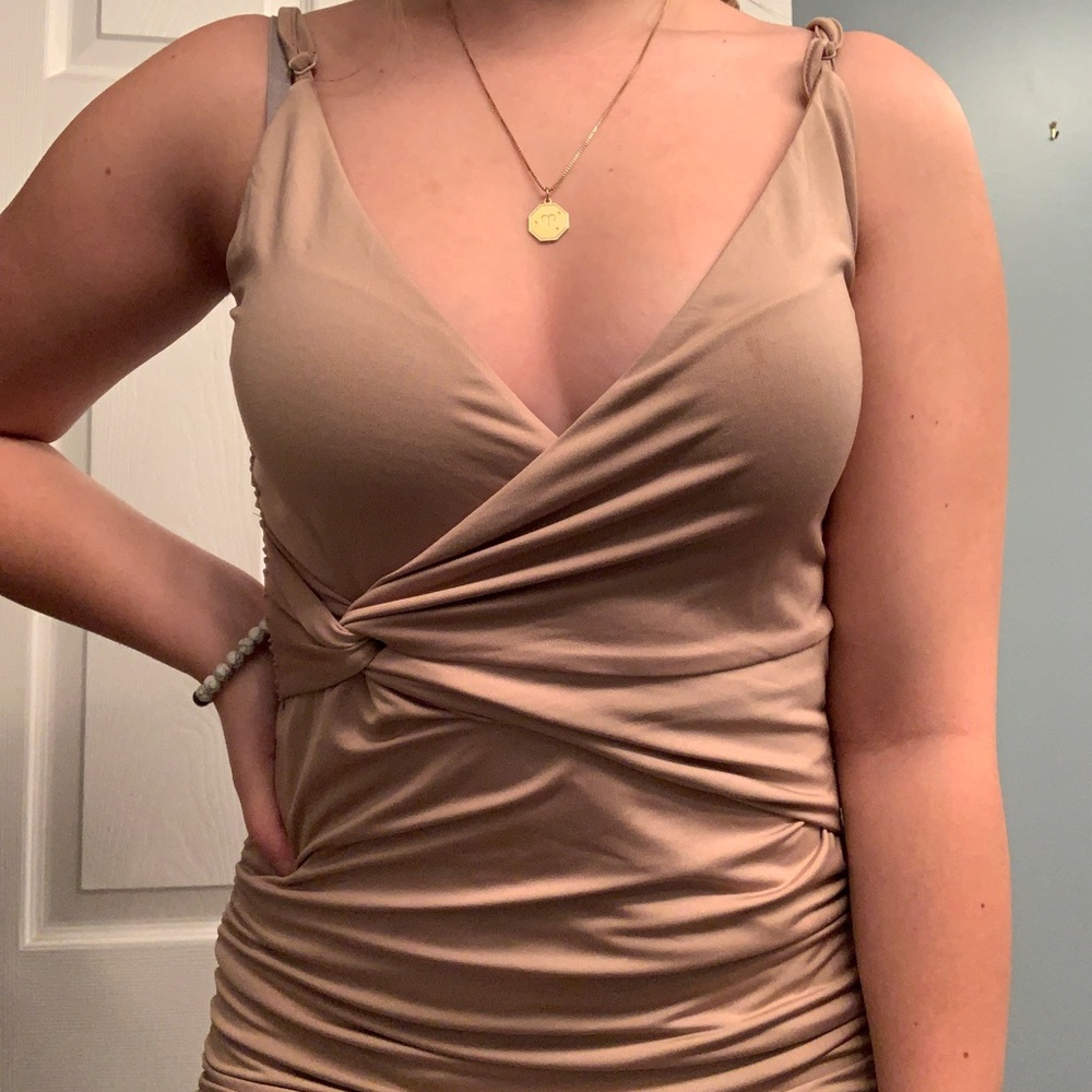 Tobi Thrill Seeker Taupe Bodycon Dress 2/$20 ✨